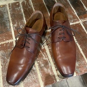 Men’s brown leather dress shoes